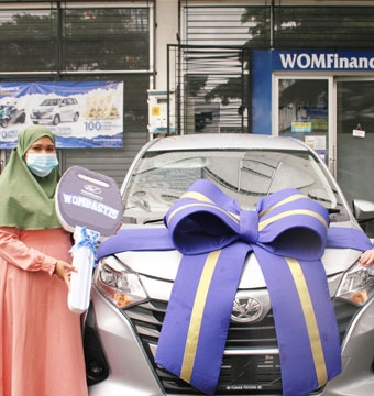 WOM Finance Serahkan Hadiah Utama  Undian Berhadiah WOMbastis Ke Konsumen