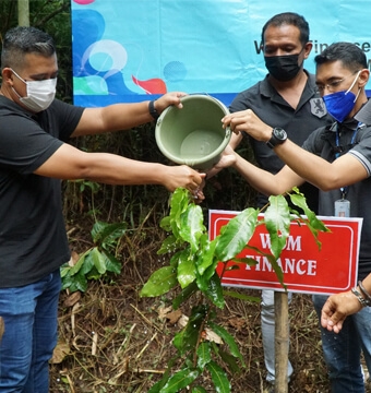 Peduli Lingkungan Hidup, WOM Finance Tanam Seribu Pohon untuk Penghijauan